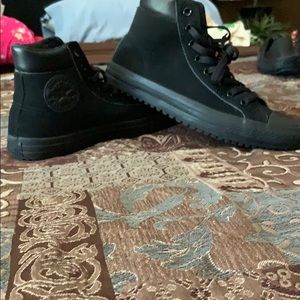 Size 9 men’s Converse sneakers